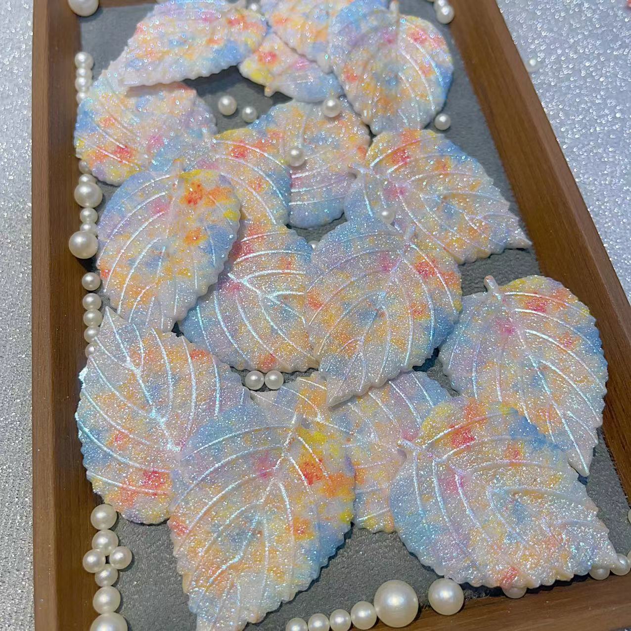 Luminous glitter leaf