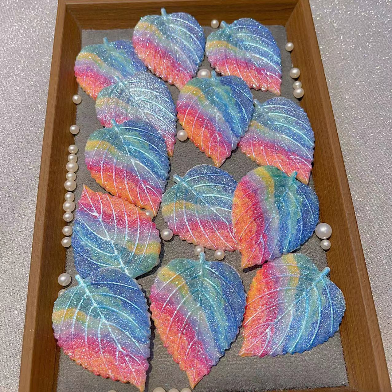 Luminous glitter leaf
