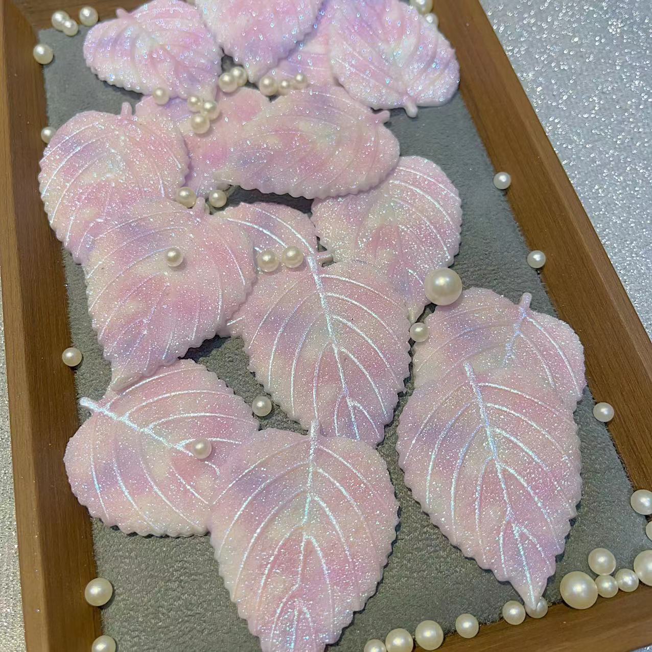 Luminous glitter leaf